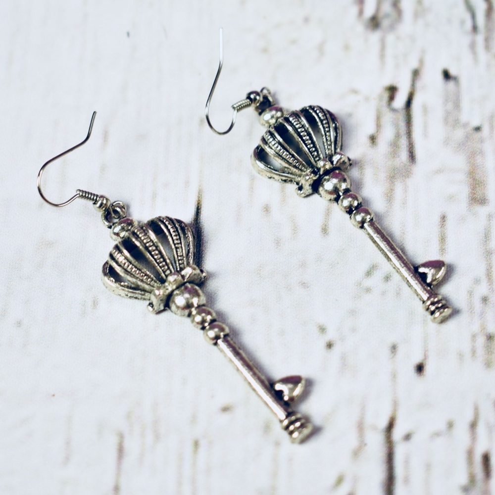 New 👑 Crown 👑 Key Earrings